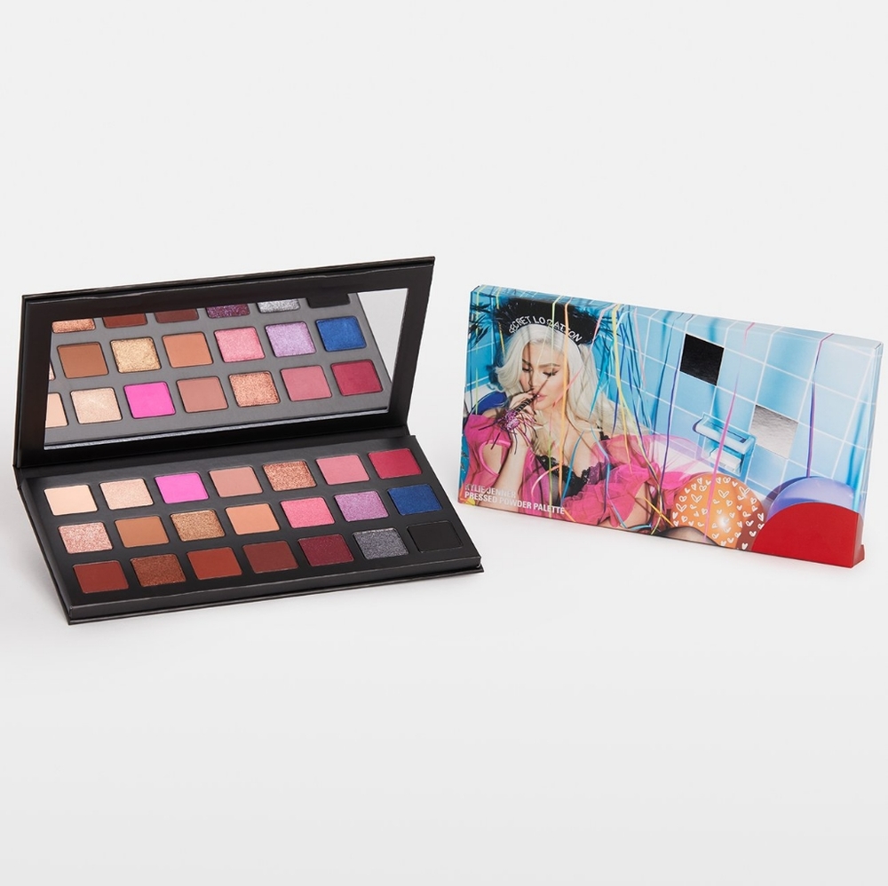Kylie Jenner Sipping Pretty Eyeshadow Palette